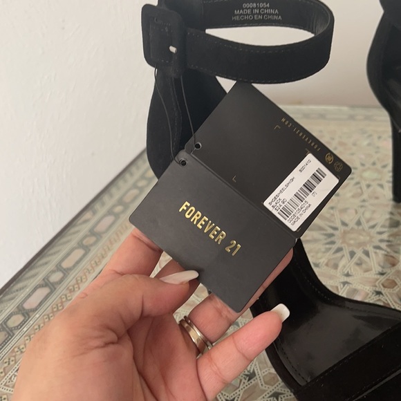 Shoe - Picture 4 of 4